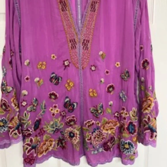 Johnny Was Stunning Embroidered Top Sz MED Purple - Picture 3 of 13